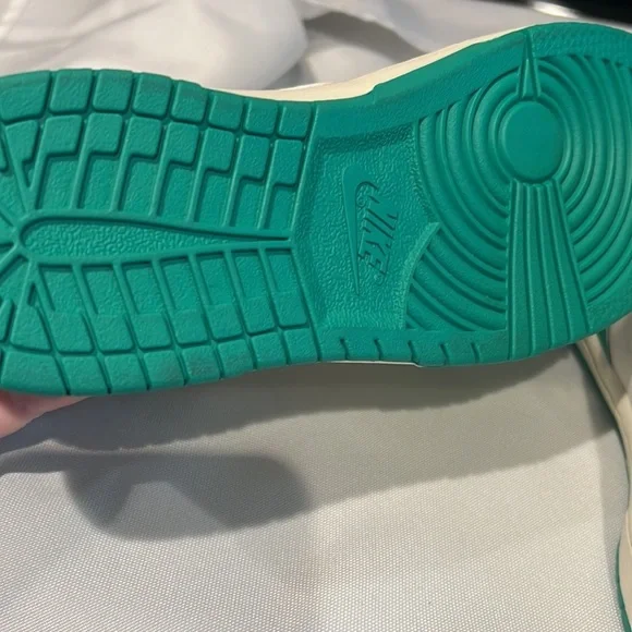 Nike Dunk Shoes - Picture 5 of 7